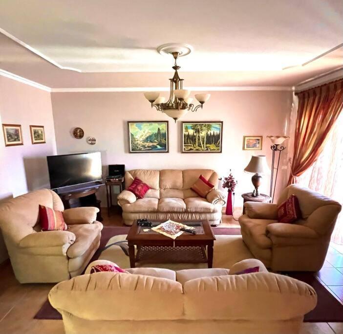 Central Tirana Flat Near Bazaar Kültér fotó